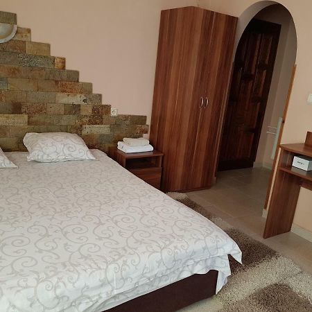 Family Hotel Zhelkovi - Olympia Kharmanli Esterno foto