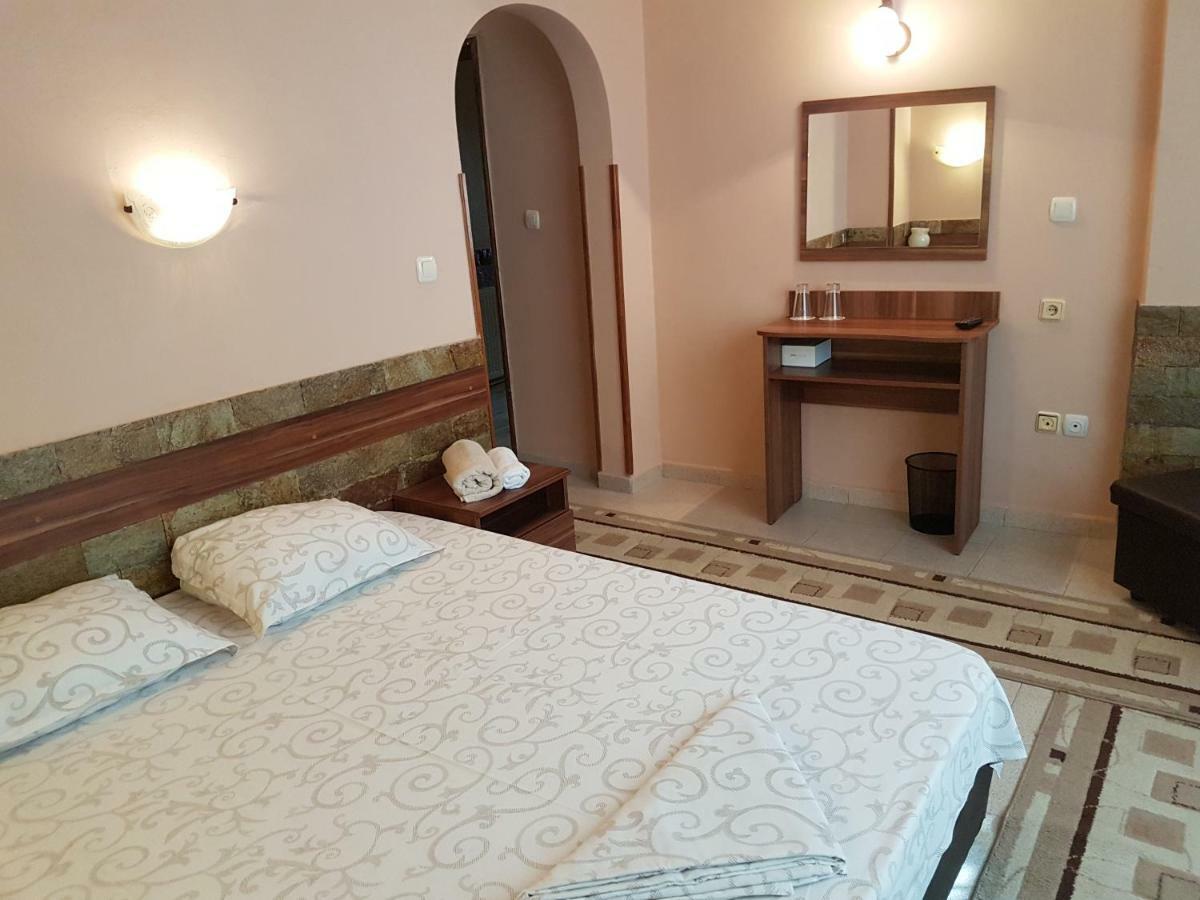 Family Hotel Zhelkovi - Olympia Kharmanli Esterno foto